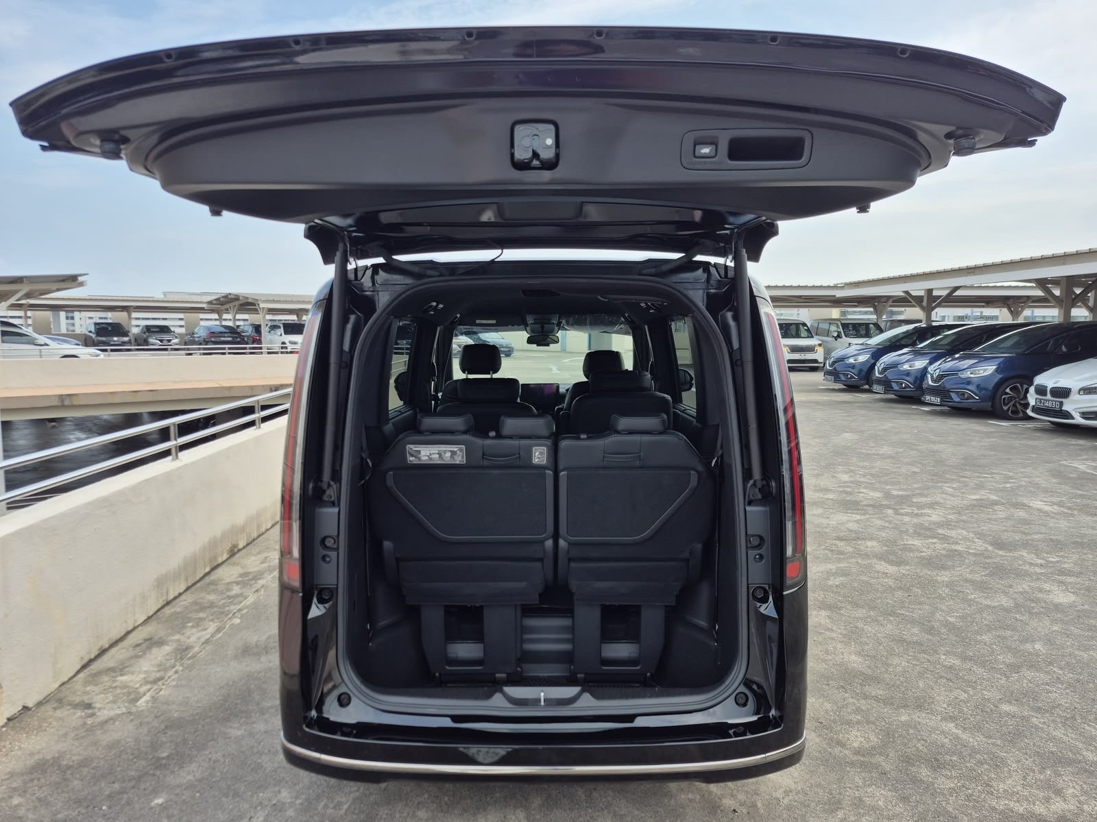 Honda Stepwagon Spada e:HEV photo 9